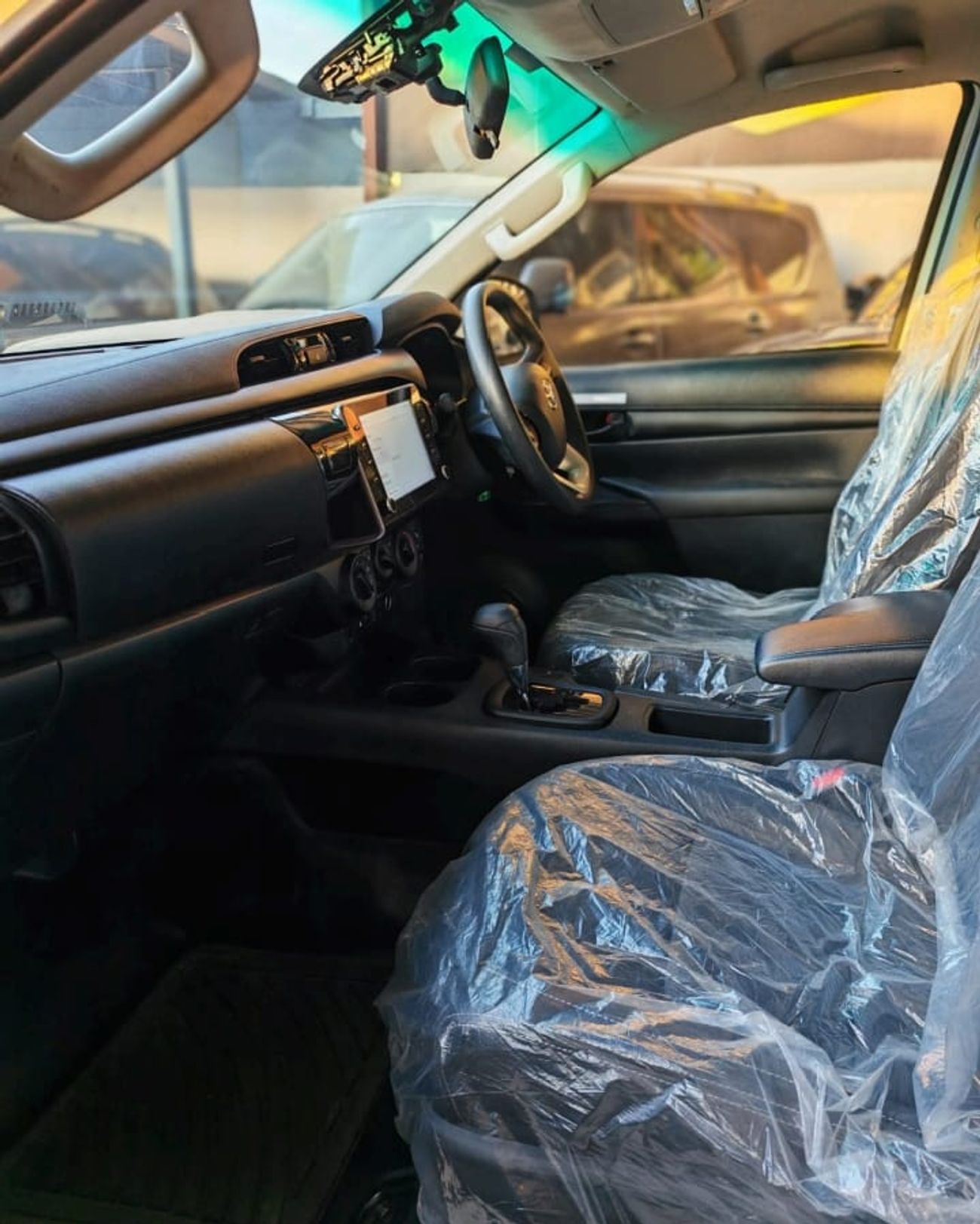 Toyota Hilux Toyota Hilux 2022MODEL 2.8 Diesel engine 4WD 4x4 Colour White Transmission Automatic Interior.Black 