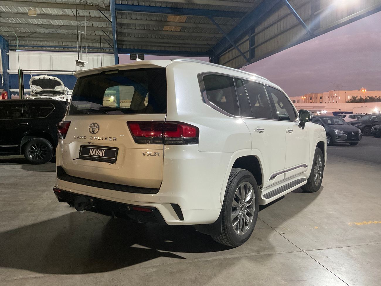 تويوتا لاند كروزر VXR | شامل الضمان | 0 ﺪﻔﻋﺓ ﺃﻮﻟﻯ