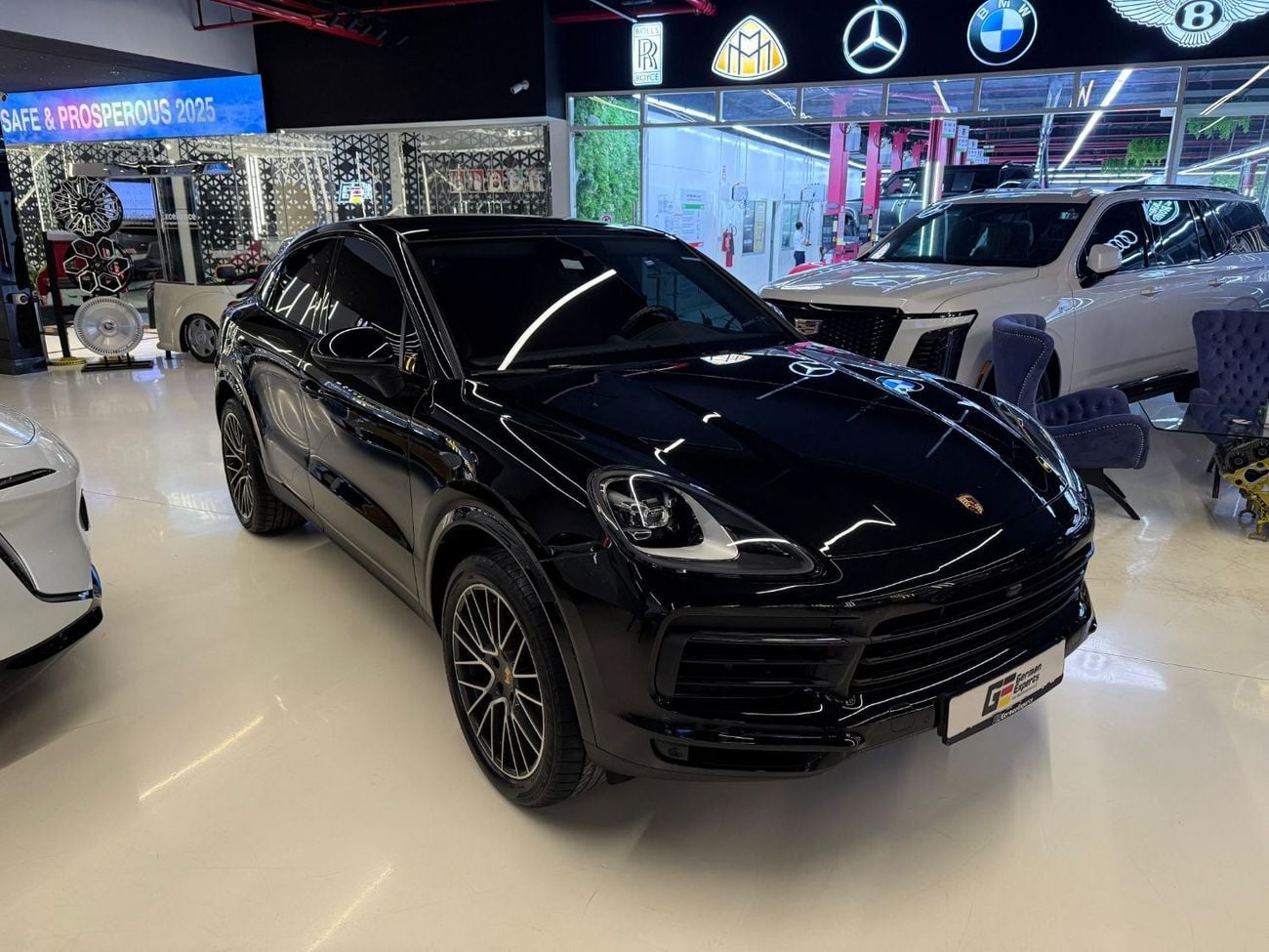 Porsche Cayenne STD Base Coupe 2023 Porsche Cayenne Coupe - GCC Specs - Full service history available