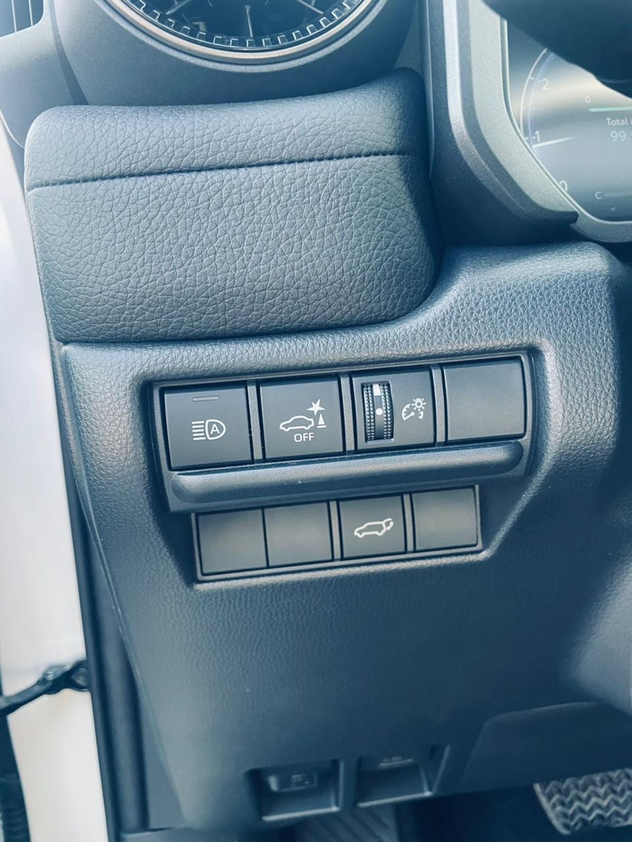 تويوتا برادو VXR Adventure Dual Tone 2.4T