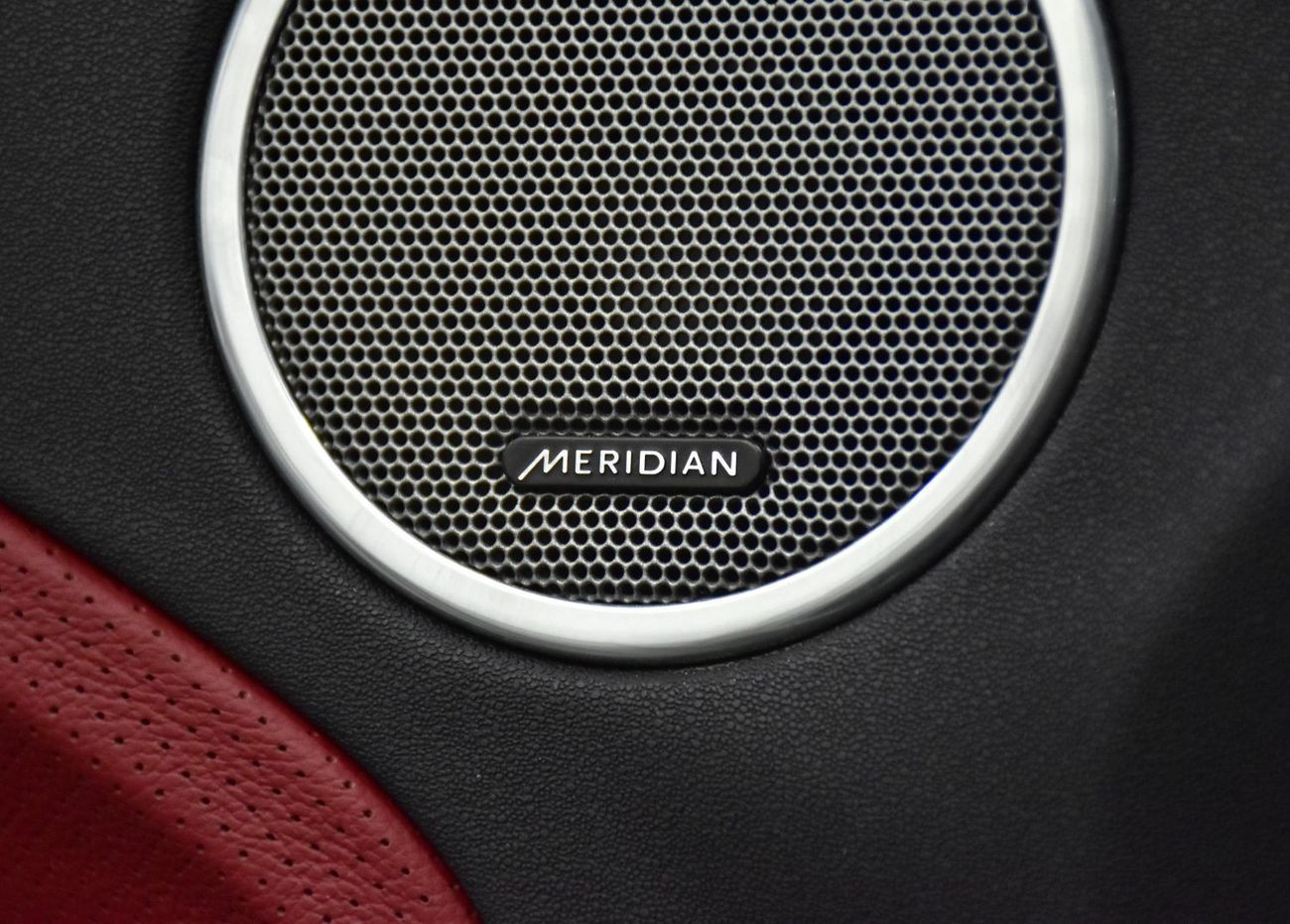 Land Rover Range Rover Evoque Land Rover Range Rover Evoque R-Dynamic ( 1 of 1 in UAE / Special Order ) 2015 Model GCC Specs