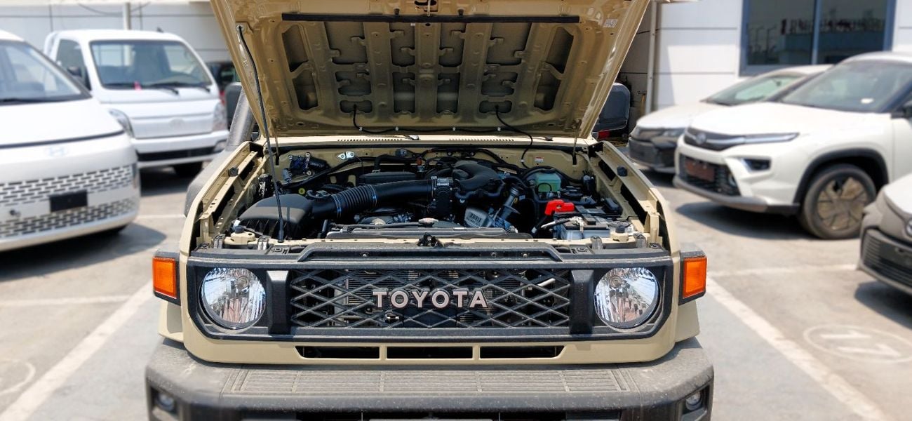 تويوتا لاند كروزر بيك آب 4.0L Petrol AT 4x4 2026YM