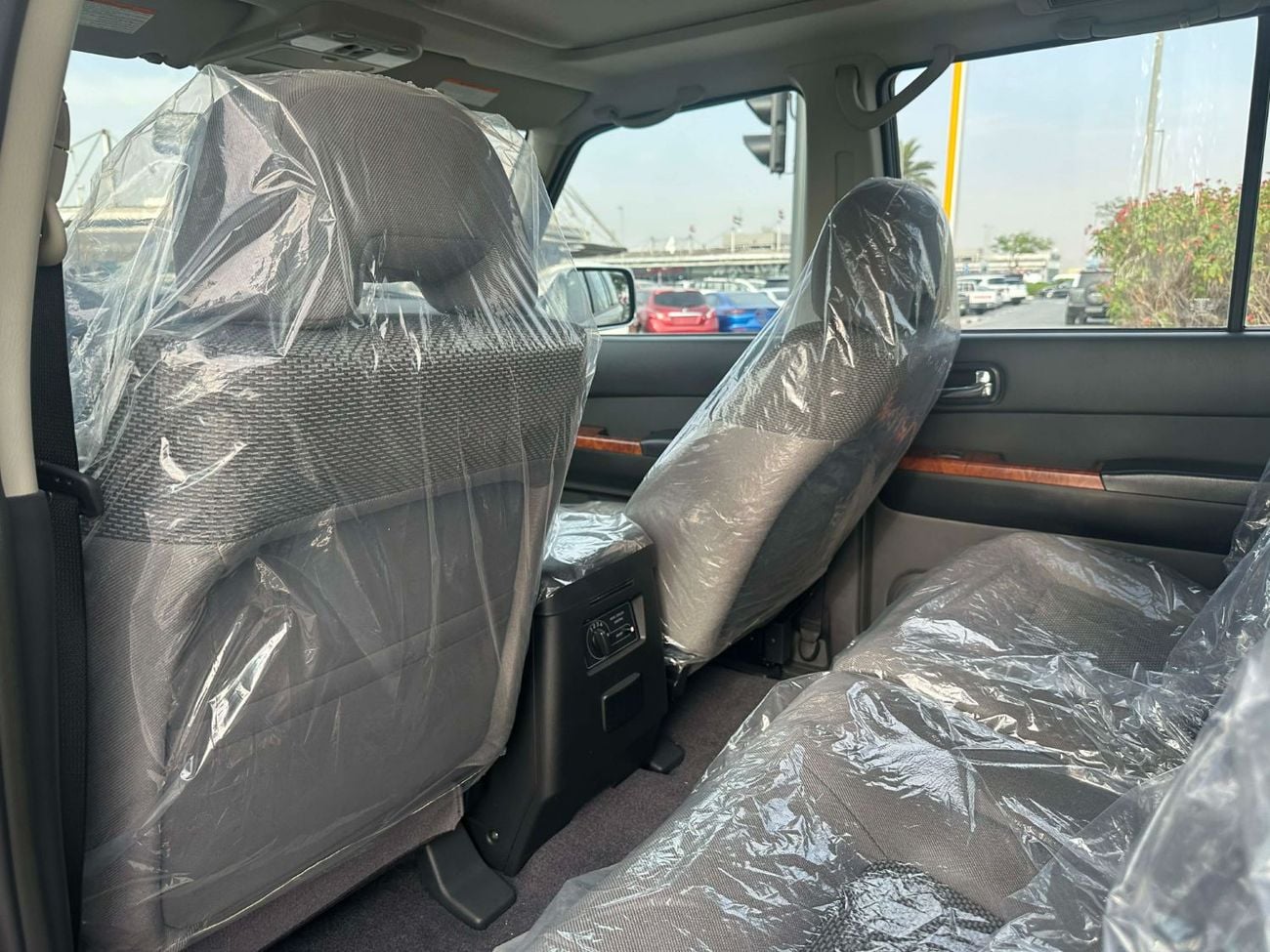 Nissan Patrol Safari GL 4.8L M/T (7 Seater)