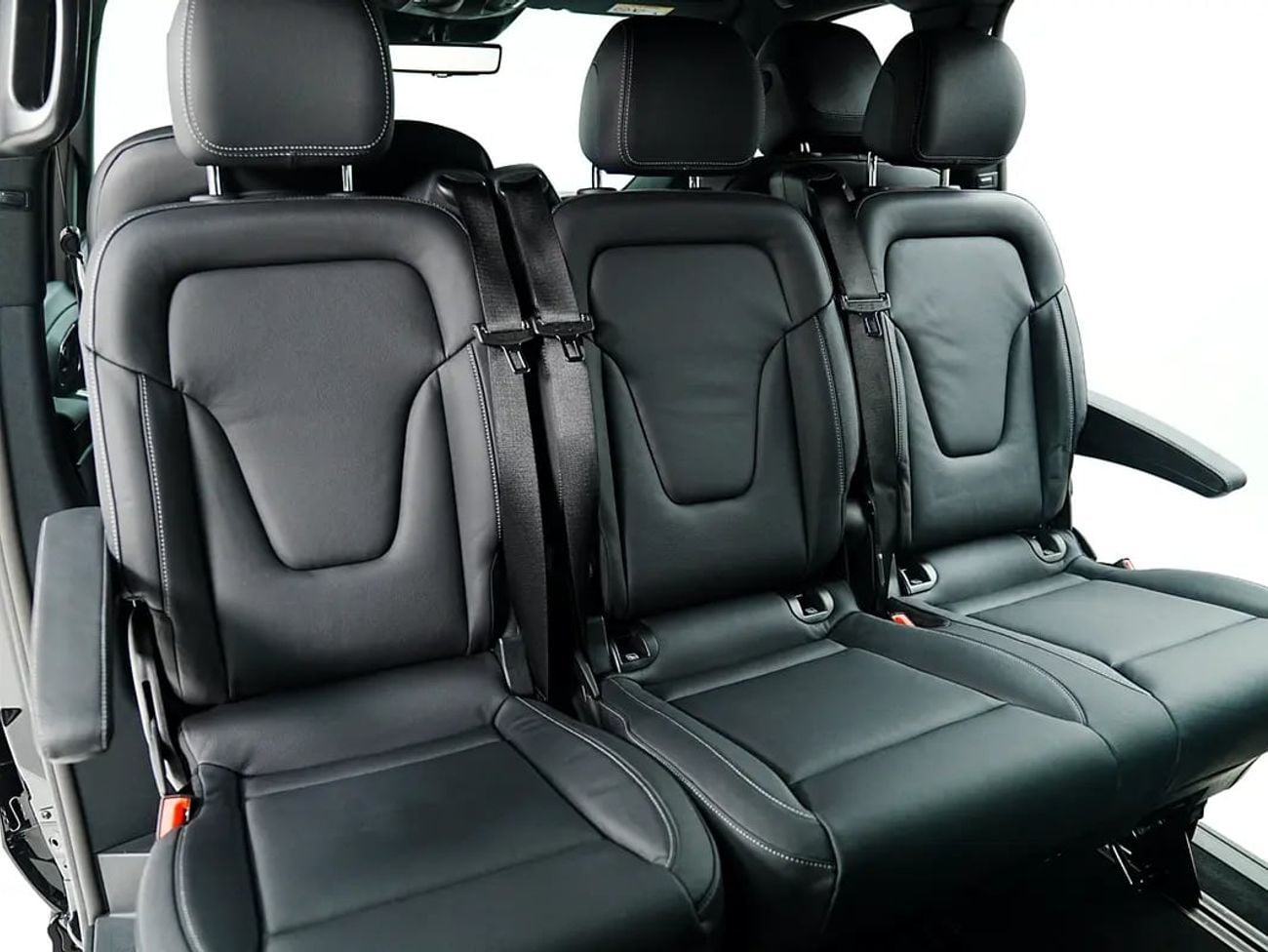 Mercedes Benz V300 AVANTGARDE Dealer WARRANTY | GCC SPECS | AMG Line | V300 AMG Line