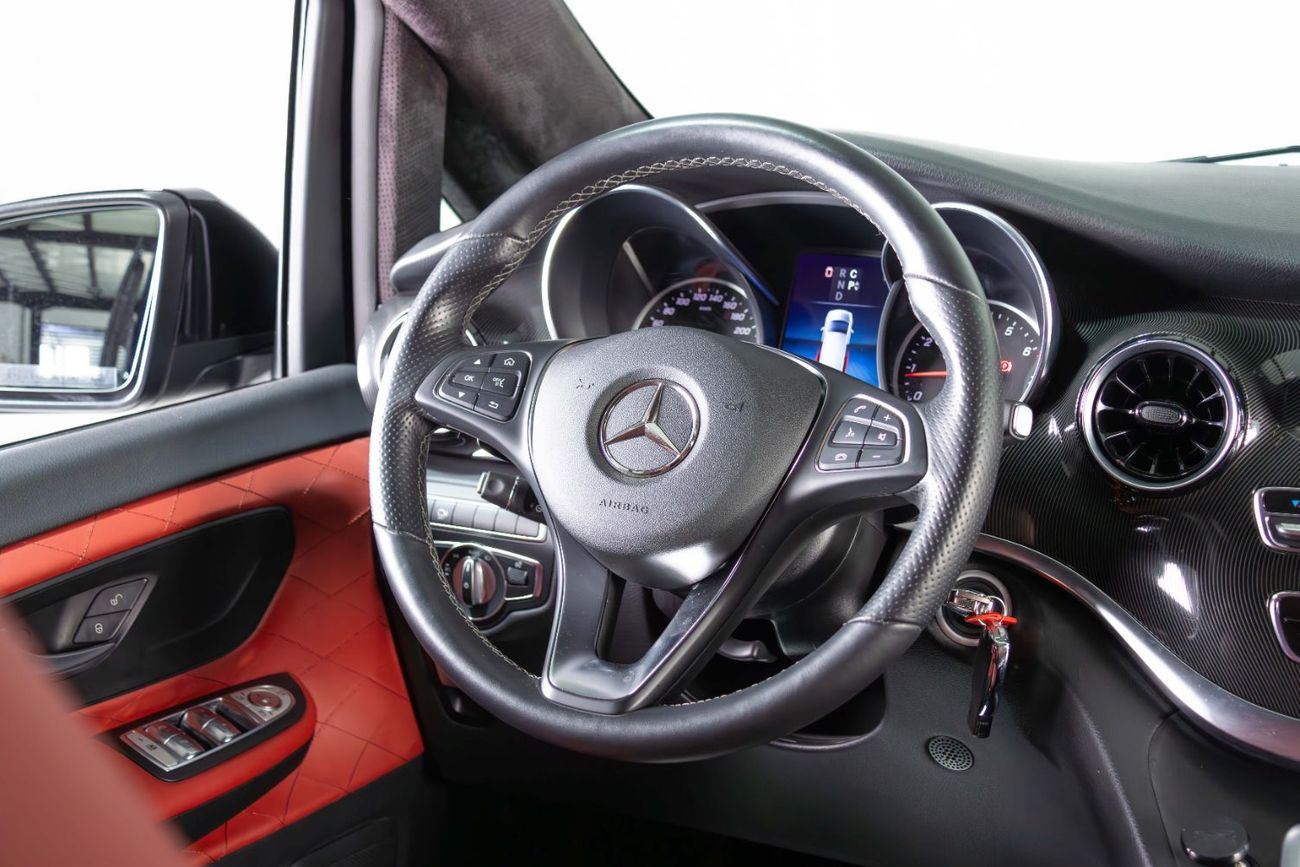 Mercedes-Benz V 250 Std 2.1L Falcon Edition-Star Light System-ONLY 21,000Km-19 Inch Rims-Entertainment Screen