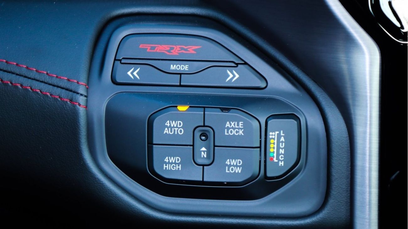 رام 1500 دوج رام TRX  , موديل 2021  702 حصان , ماشي 4000 كم فقط , خليجي , ضمان الوكيل