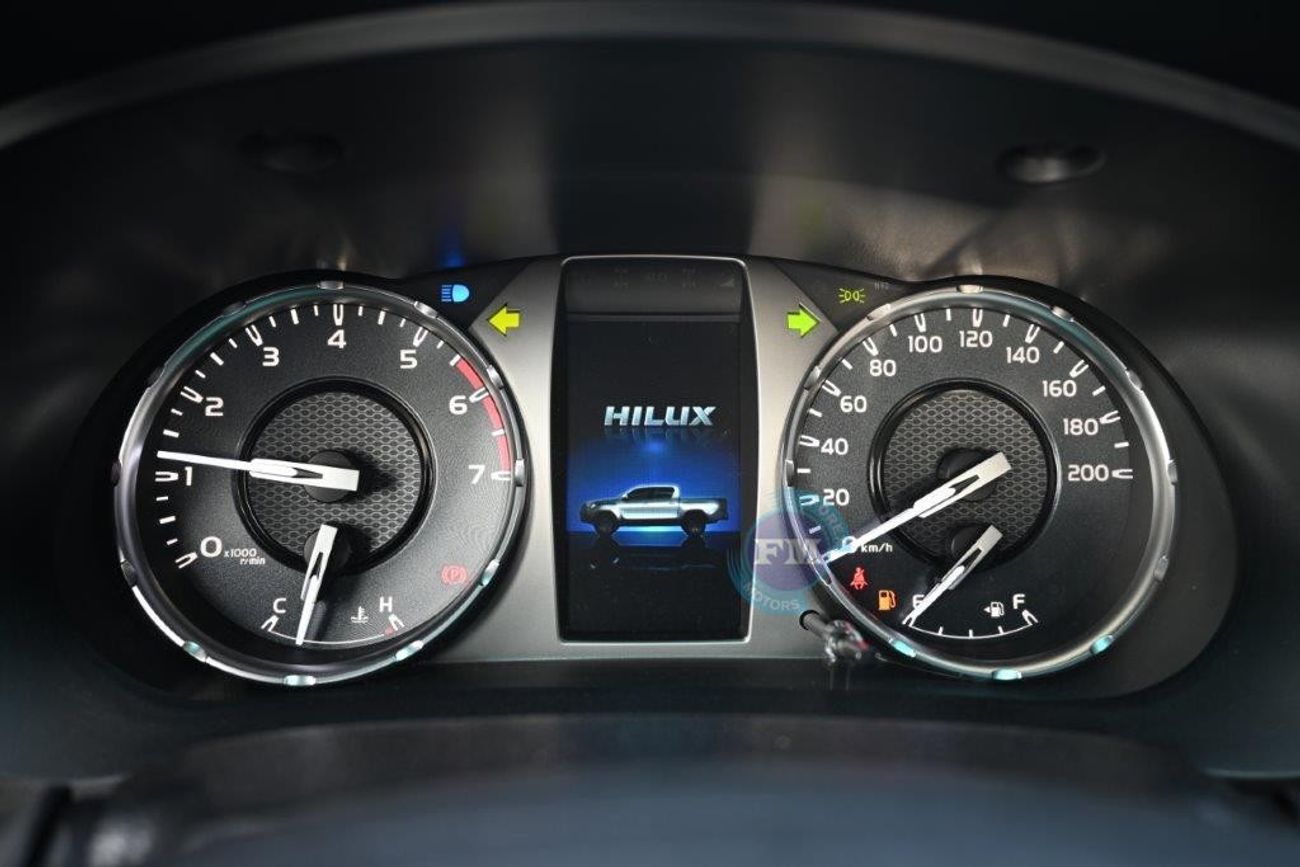 تويوتا هيلوكس Double Cab Pickup VX 4.0L Petrol 4X4 Automatic