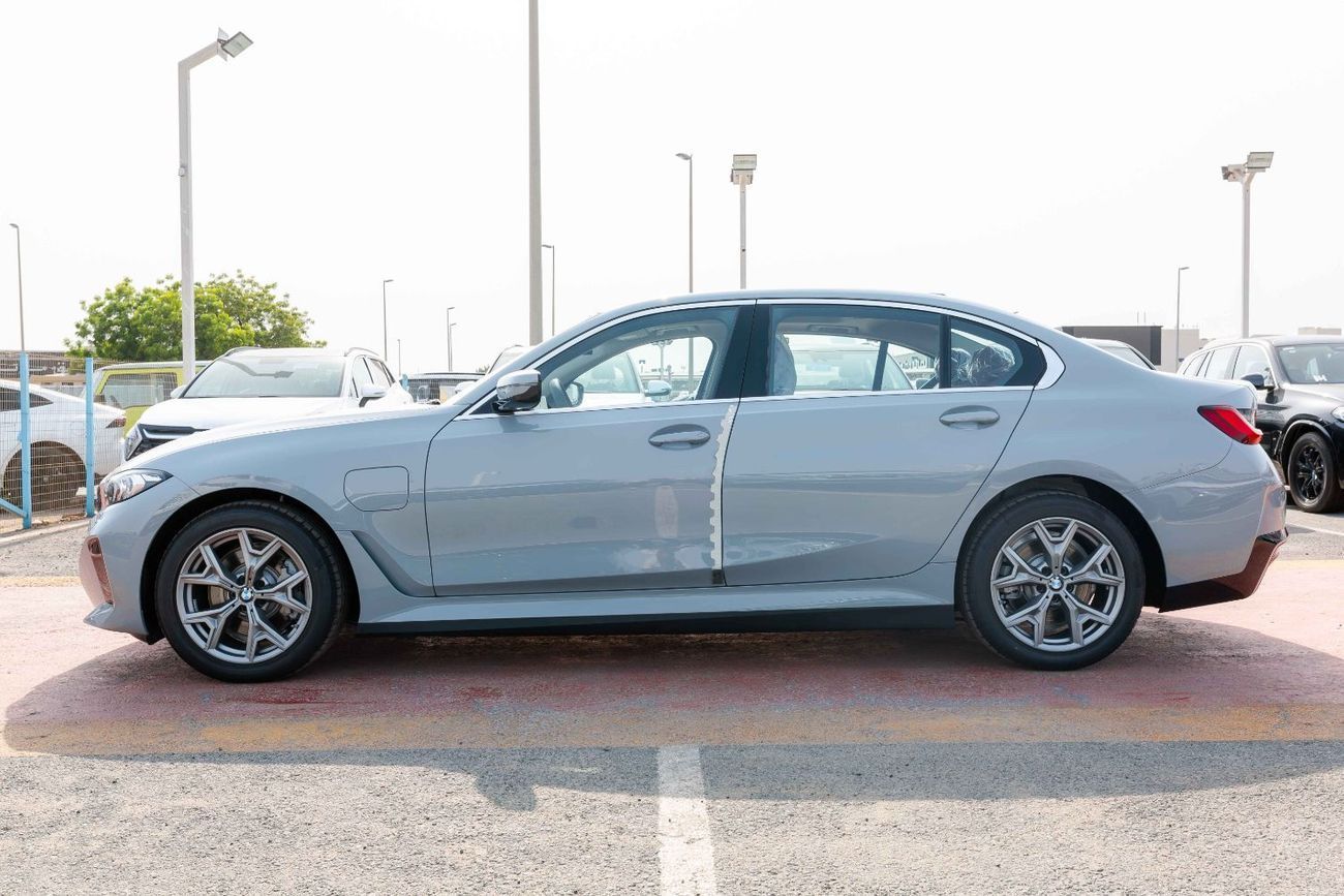 بي أم دبليو i3 2025 BMW i3 eDrive35L – M Power Kit (EV) FOR EXPORT Grey