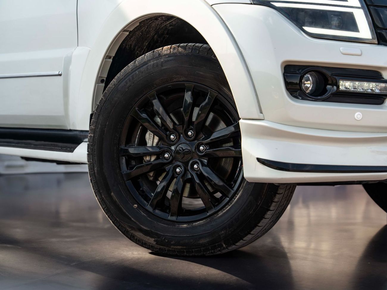 Mitsubishi Pajero GLS 3.5L (189 HP)