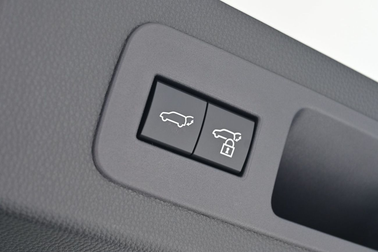 Toyota Land Cruiser GXR4 3.3L Toyota Land Cruiser GX-R 3.3L TwinTurbo V6 Diesel, 4WD