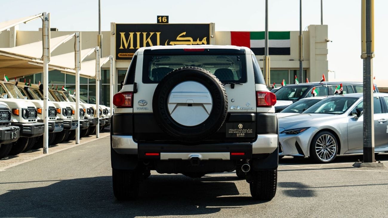 تويوتا إف جي كروزر 4.0 L | V6 | 2023