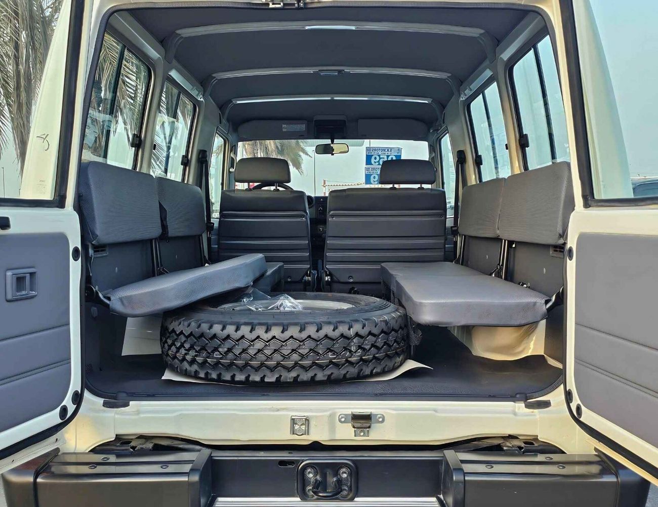 تويوتا لاند كروزر 70 LC78 / V6 / 4.2L DIESEL / M/T / POWER WINDOWS WITH LEATHER (CODE # 68036)