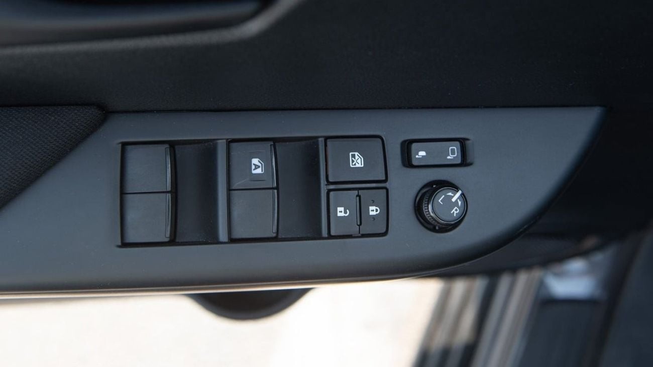 Toyota Hilux TOYOTA HILUX 2.4L DIESEL AT MED OPTION 2024