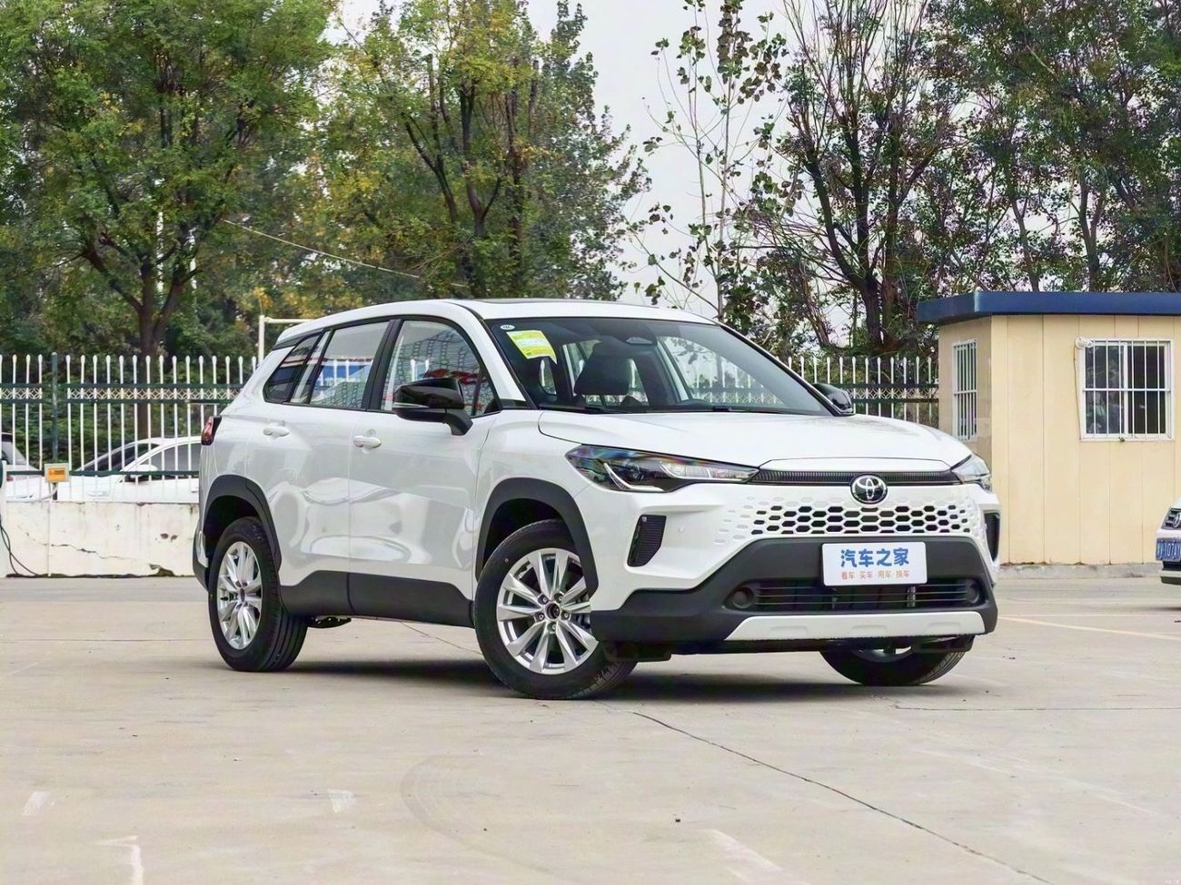 تويوتا كورولا كروس 1.8L XL (HEV)