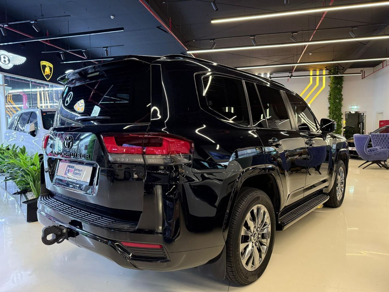 Toyota Land Cruiser VXR 4.0L 2023 Land Cruiser 4.0L VXR GCC-Al Futtaim Warranty - 13,000 KM Only