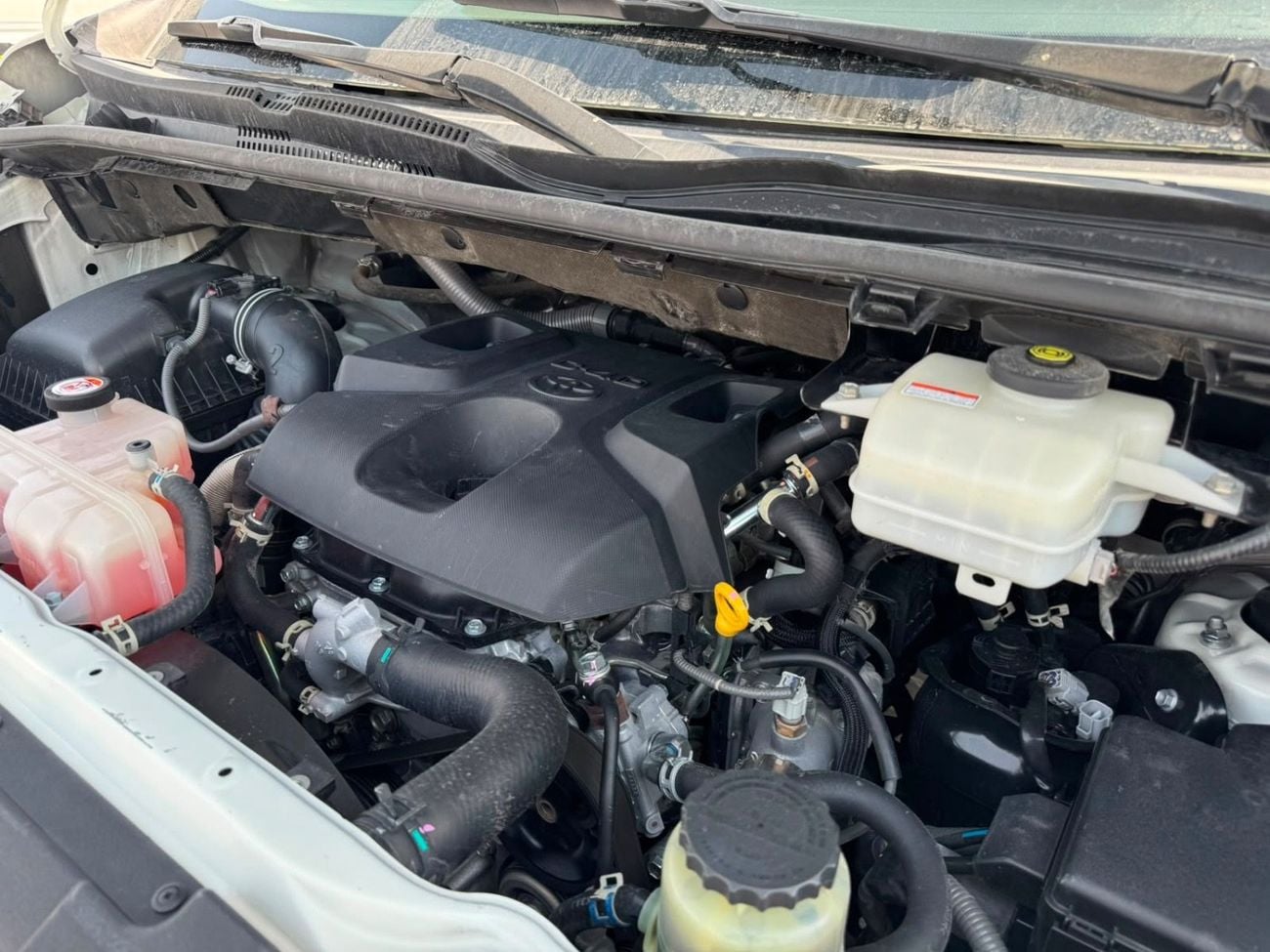 Toyota Hiace DLS - STD ROOF