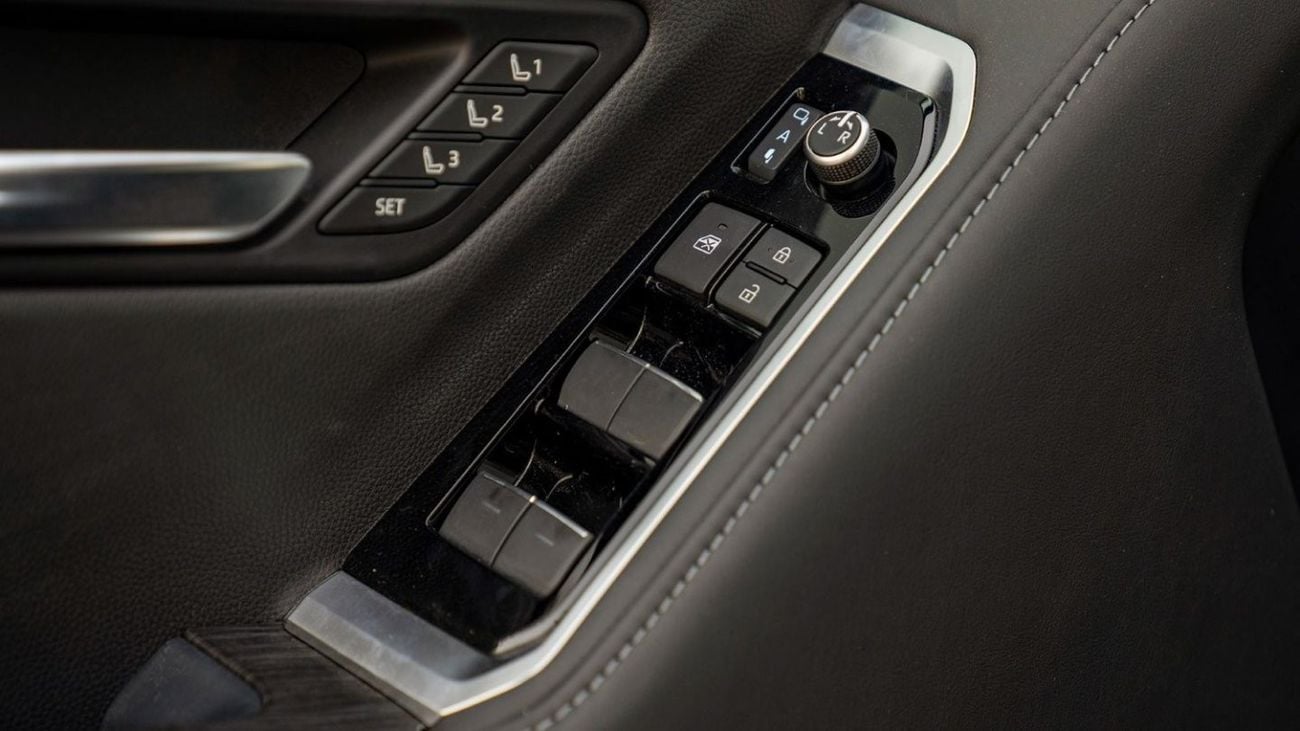 Toyota Land Cruiser GR SPORT 3.3D AT MY2023 – BLACK