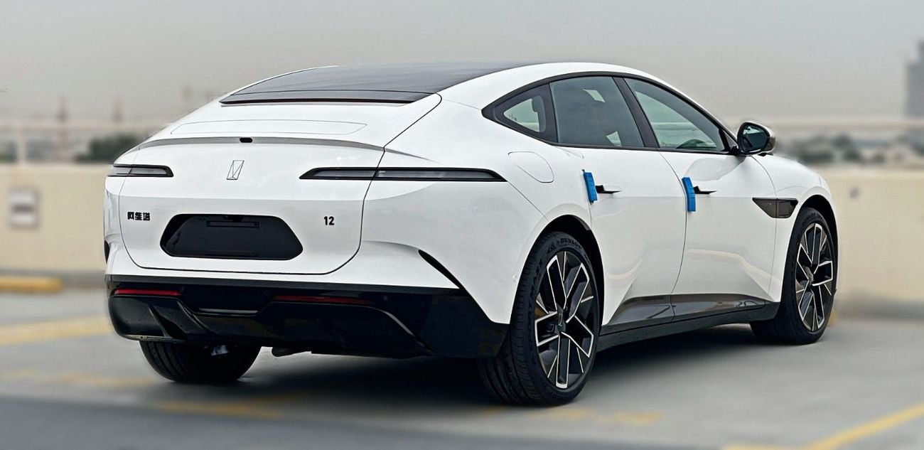 أفاتر 12 Performance AWD