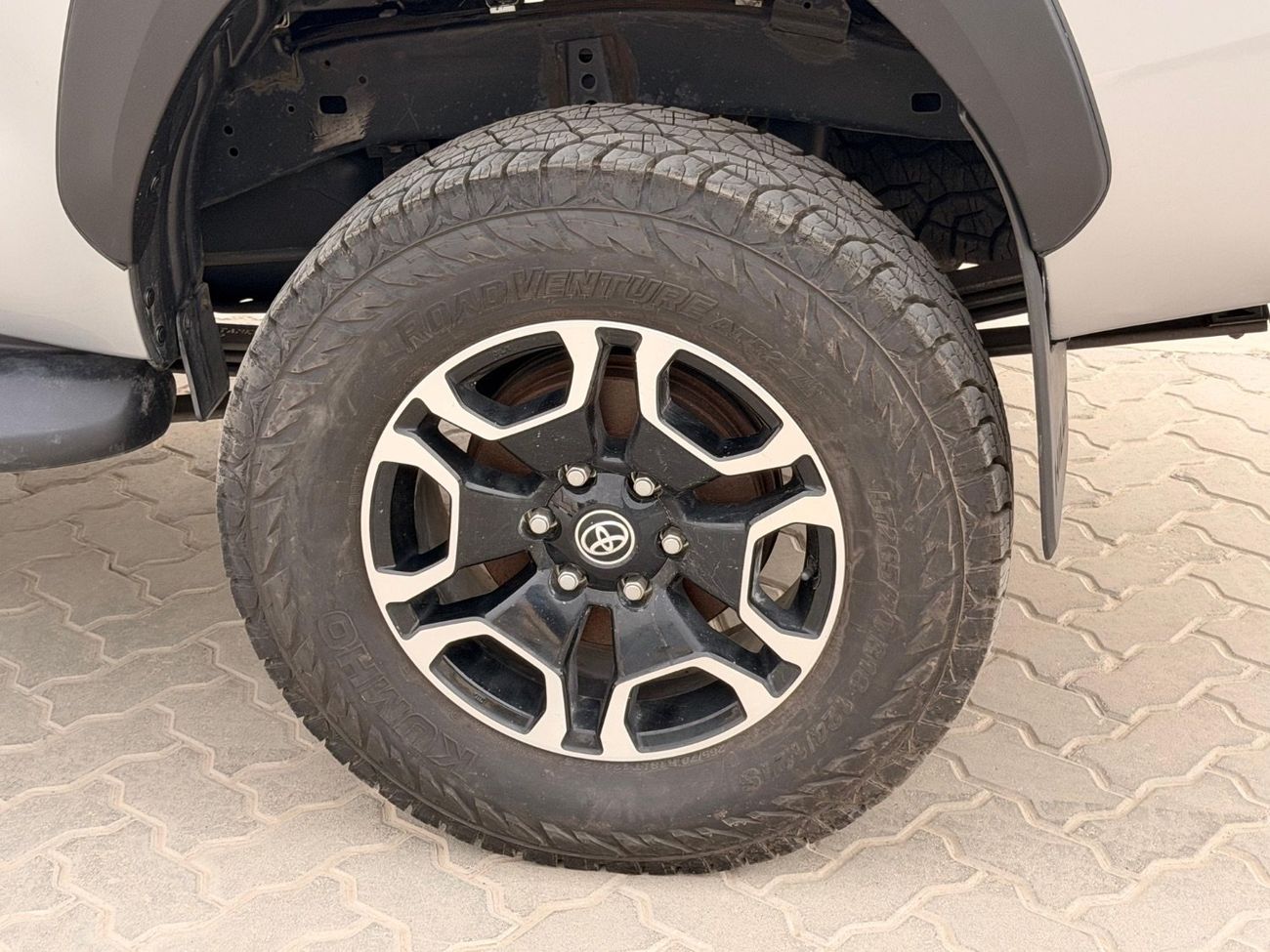 تويوتا هيلوكس SR5 export from Australia