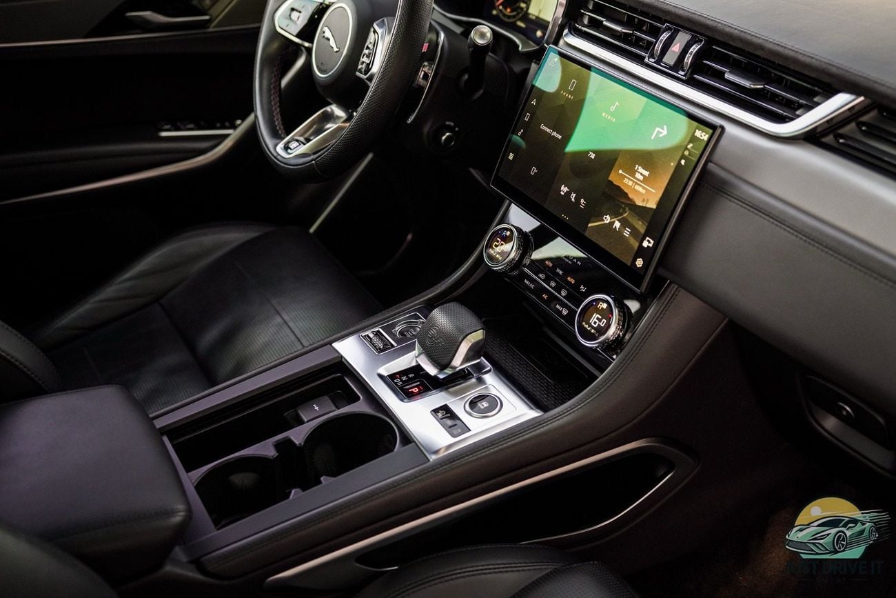 جاكوار F بيس SVR 5.0L