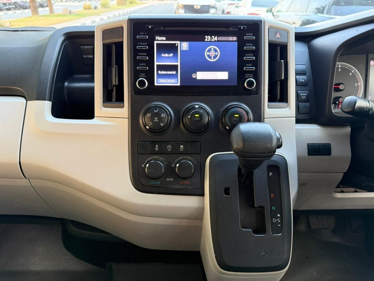 تويوتا هاياس DLS - STD ROOF High Roof Commuter 2.8L A/T