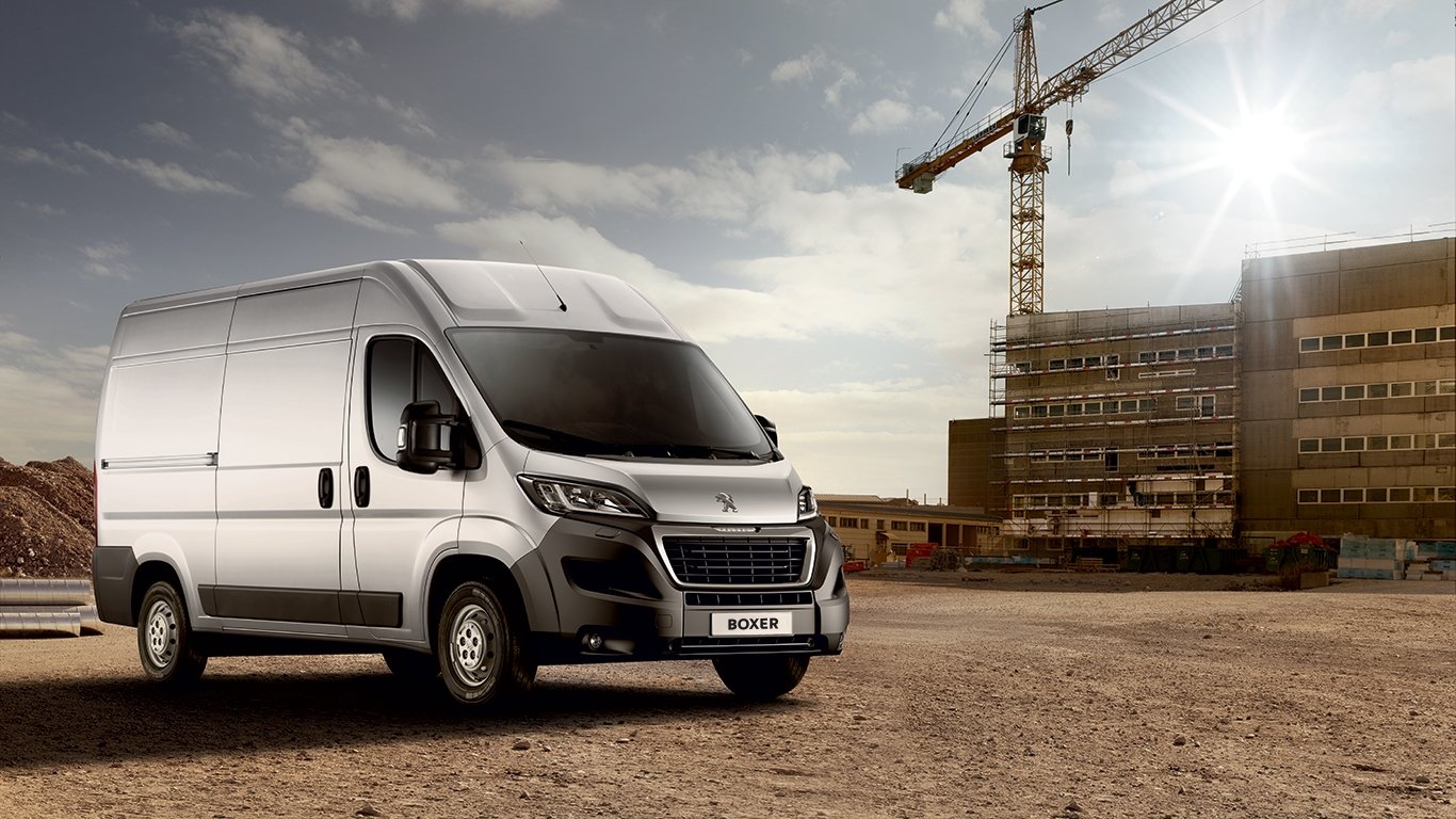 Peugeot Boxer exterior - Front Right Angled