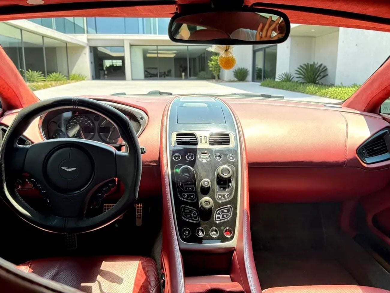 أستون مارتن فانكويش STD  EID SALE | 1 YEAR FREE WARRANTY | ASTON MARTIN VANQUISH | V12 | 2014 | GCC SPECS