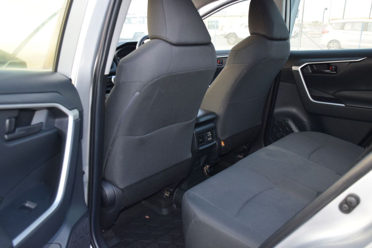 تويوتا راف ٤ LE 2.0L FWD Petrol