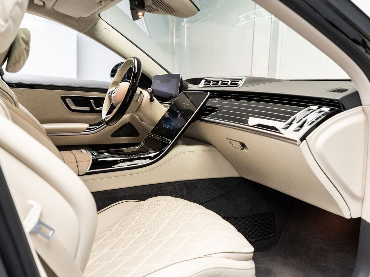 مرسيدس بنز S 500 2024 Mercedes S Class 500, 442bhp, 3.0L TC I6, 9 Speed Auto