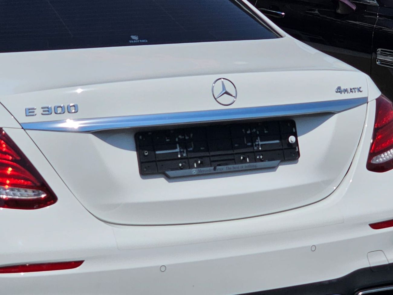 مرسيدس بنز E300 Mercedes-Benz E 300 4MATIC 2.0L