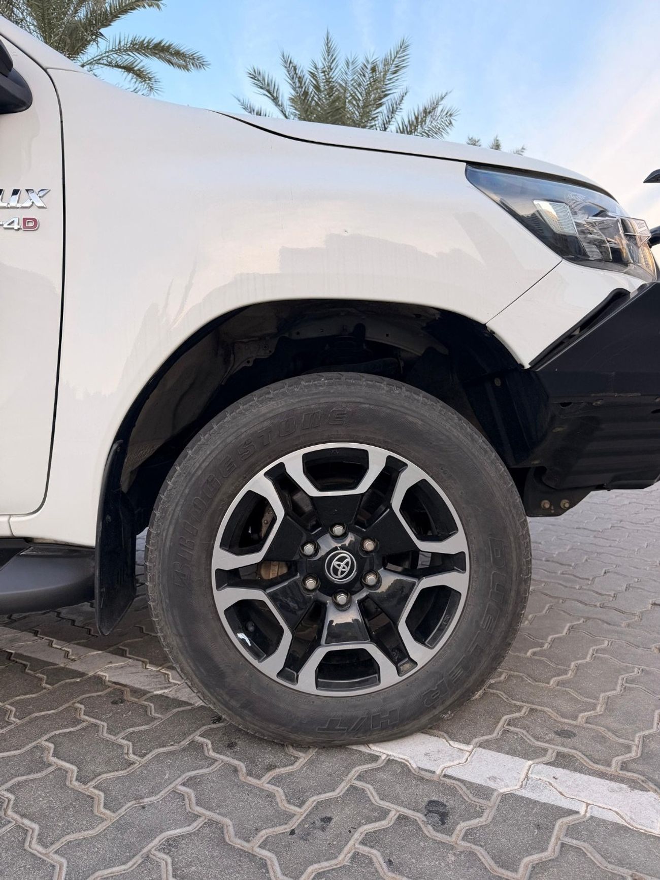 تويوتا هيلوكس SR with Bullbar