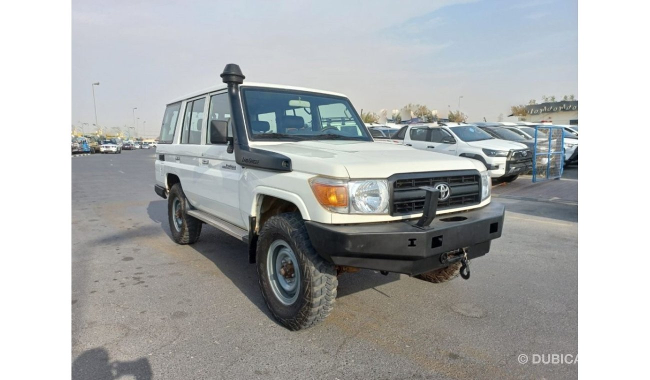 Toyota Land Cruiser 70 TOYOTA LAND CRUISER HARD TOP LEFT HAND DRIVE (PM 840)