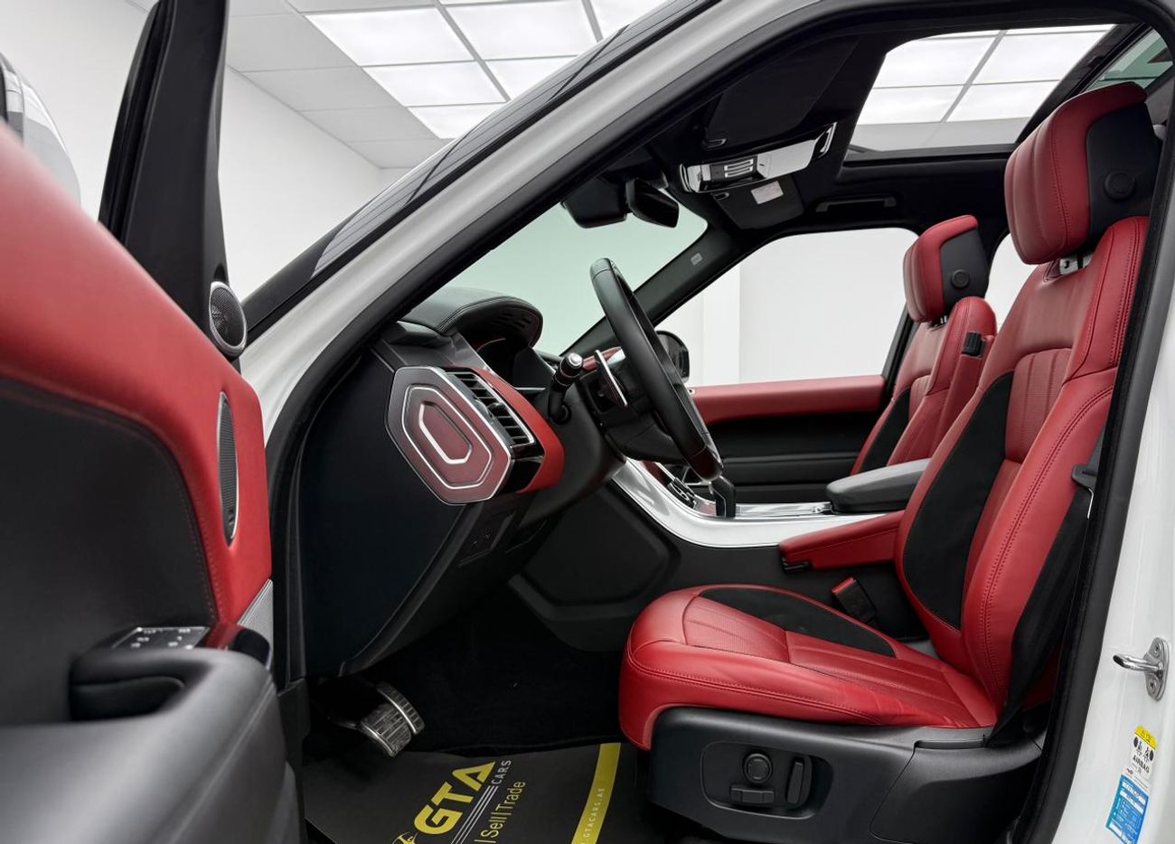 Land Rover Range Rover Sport 2018 Range Rover Sport P525, Full Service History, Fully Loaded, Excellent Condition, GCC