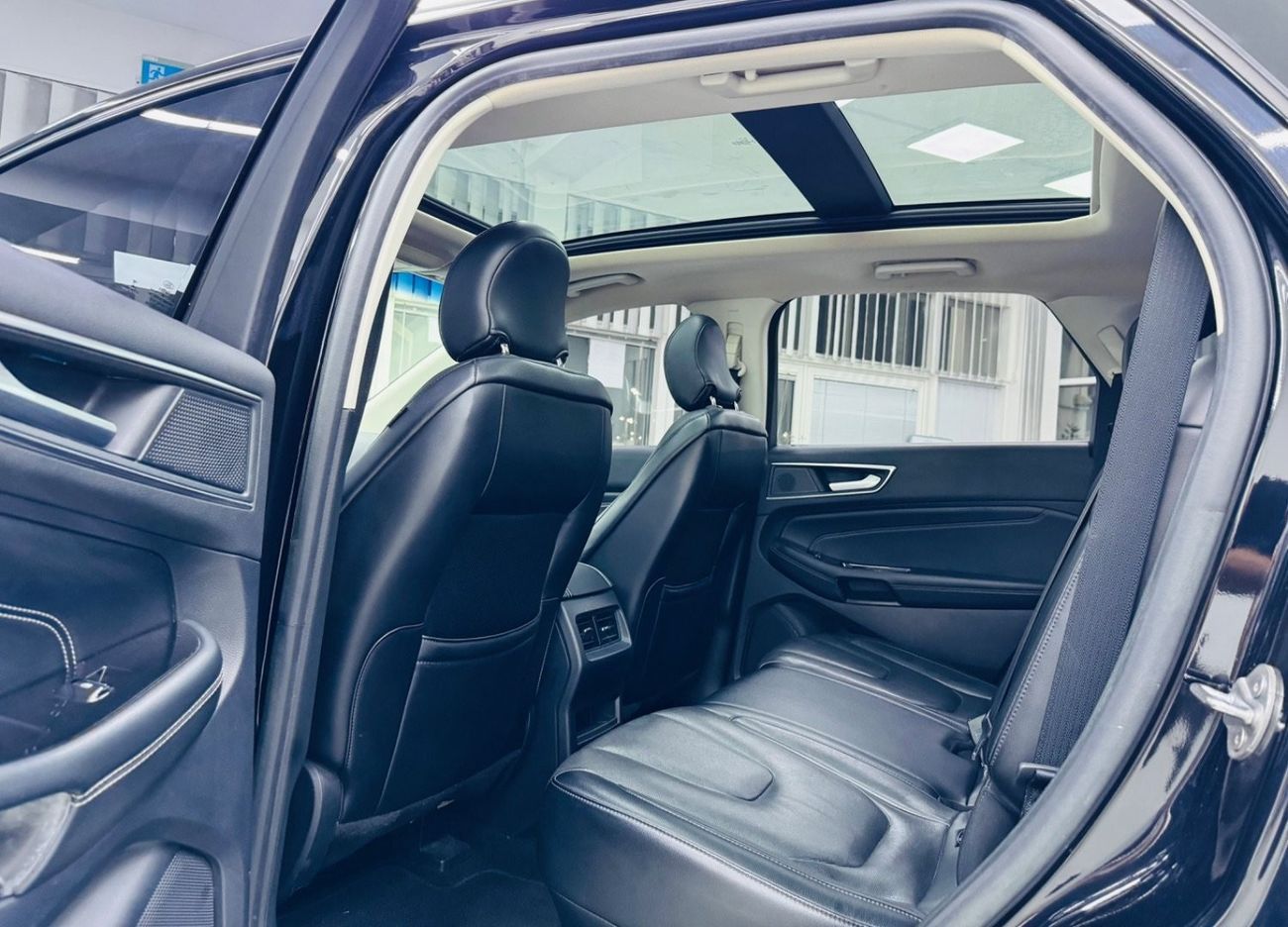 Ford Edge GCC .. FSH .. Original paint .. warranty .. Service .. AWD .. Titanium .