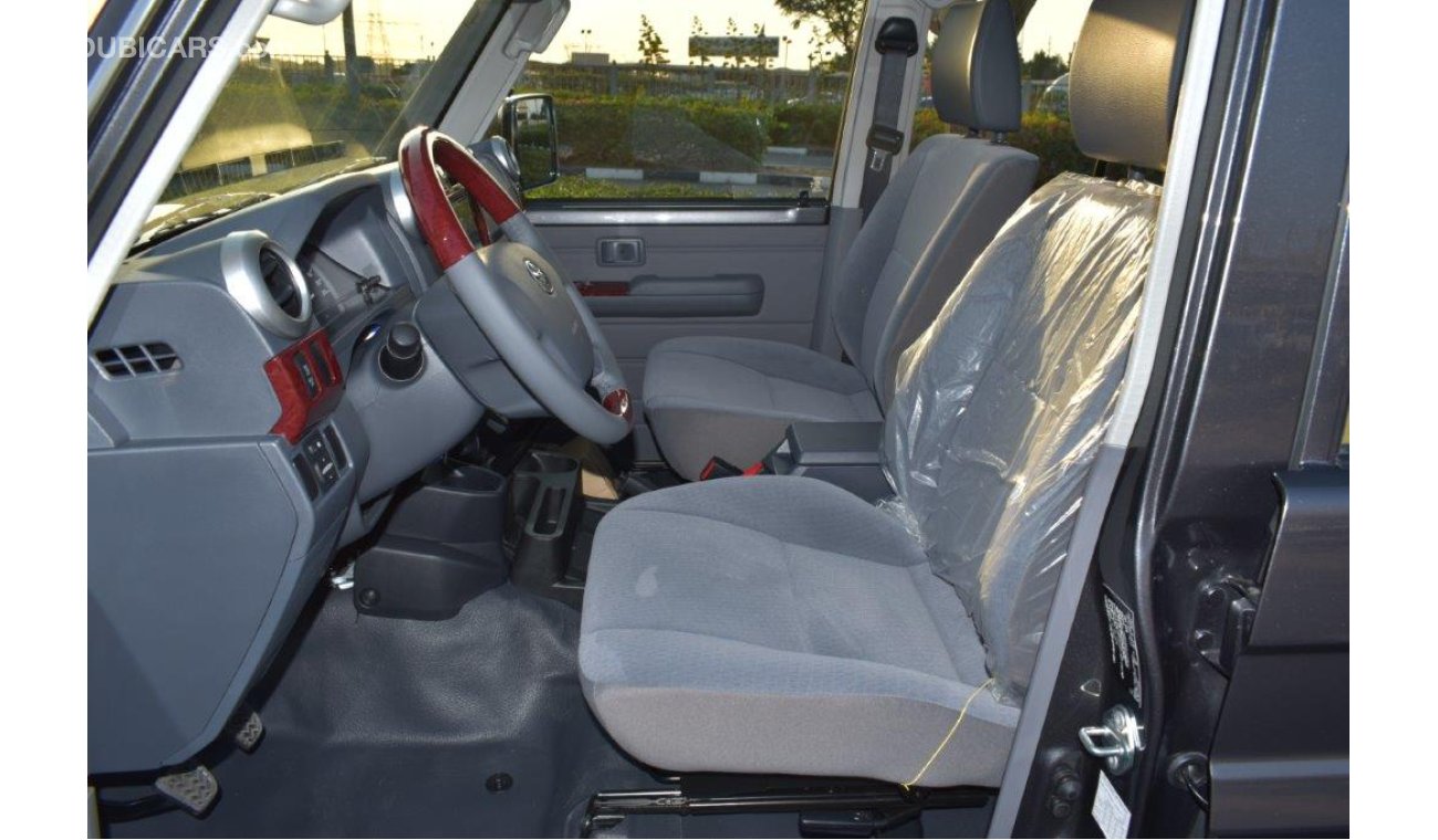 Toyota Land Cruiser Pick Up Double Cabin V8 4.5L Diesel MT Limited