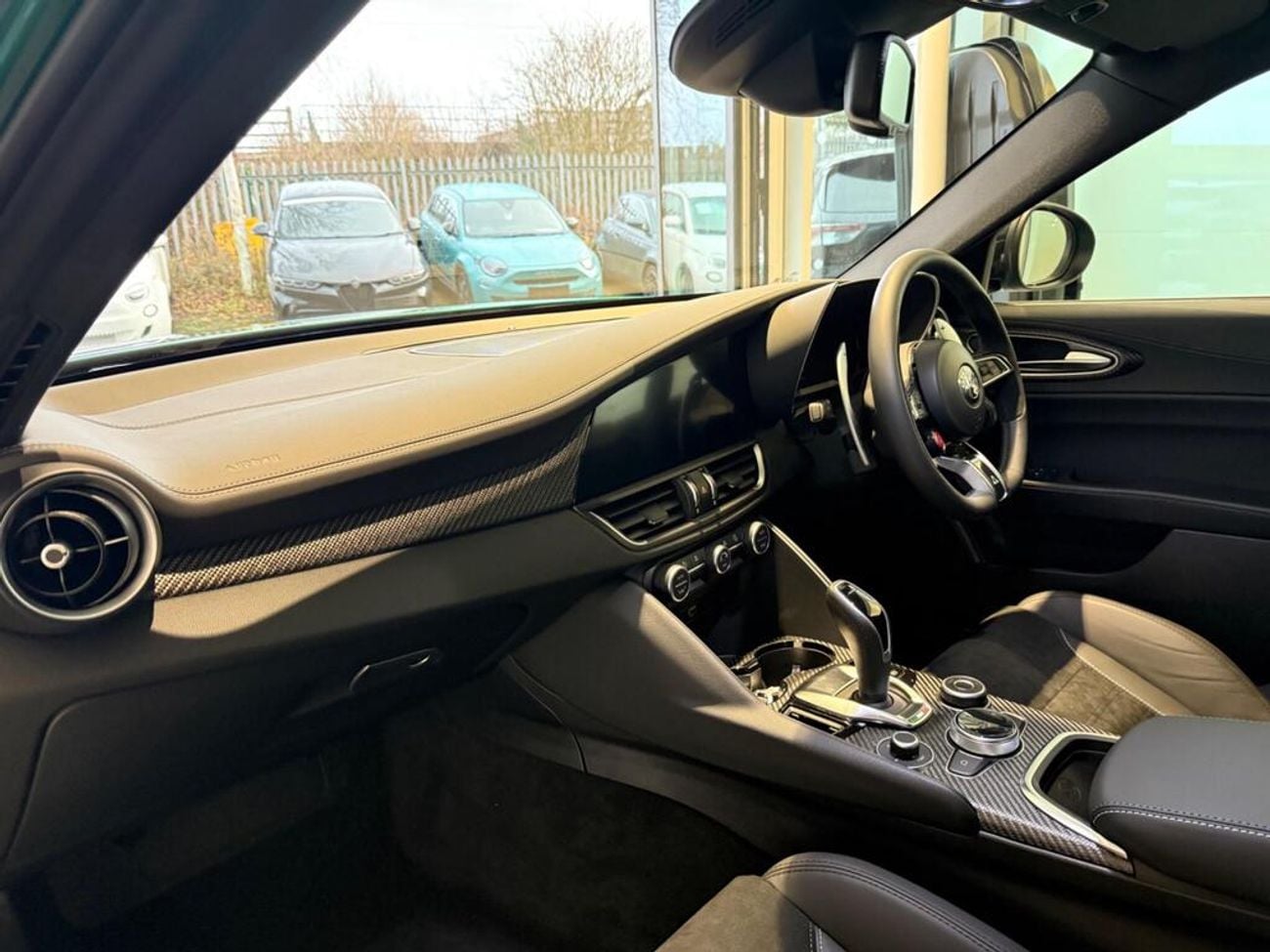 ألفا روميو جوليا 2.9 V6 Bi-Turbo Quadrifoglio Auto Euro 6 (s/s) 4dr (EXPORT ONLY) Right hand drive