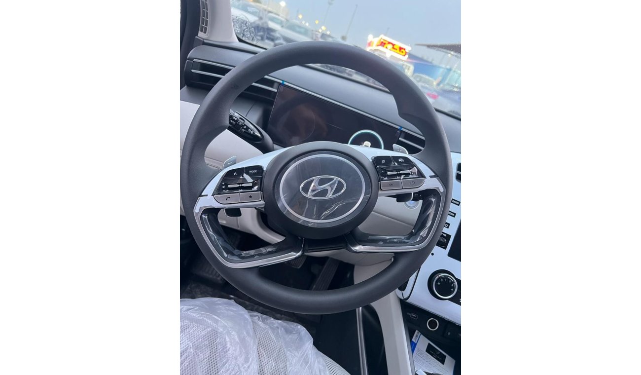 Hyundai Tucson 1.6 L , Turbo , hybrid, electric seat , push start , gear mouse