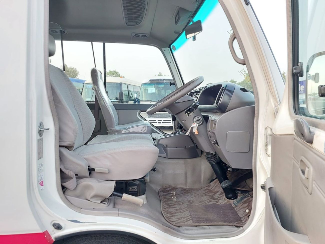 Toyota Coaster TOYOTA COASTER BUS RHD 2004 MODEL 4.0 L DIESEL AUTOMATIC(PM12501)