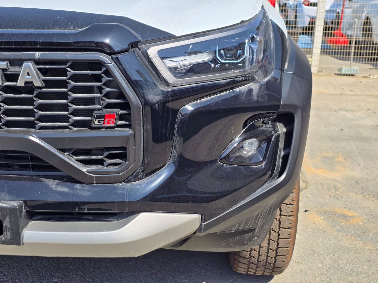 تويوتا هيلوكس GR SPORT 4.0L PETROL A/T V6 DOUBLE CABIN PICKUP