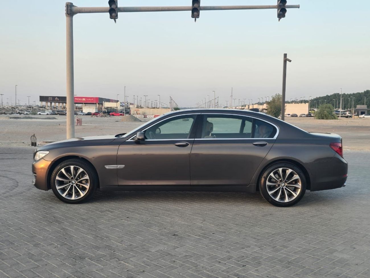 BMW 730Li MODEL 2015 GCC CAR PERFECT CONDITION INSIDE AND OUTSIDE FULL OPTION SUN ROOF LEATHER SEATS