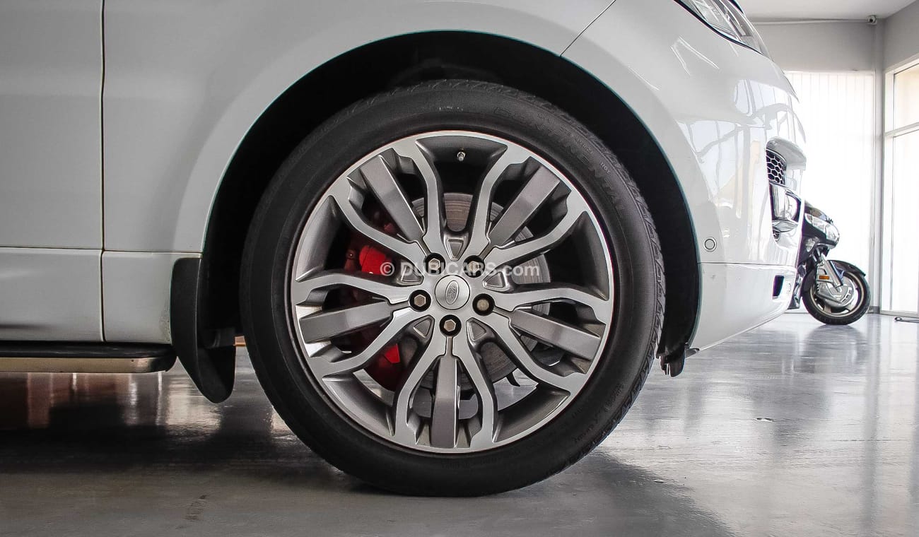 لاند روفر رينج روفر سبورت رنج روفر سبورت V8 2014 من وكالة الطاير  147000 كم لون ابيض و الداخل احمر بدون حوادث او صبغ تحت الضما