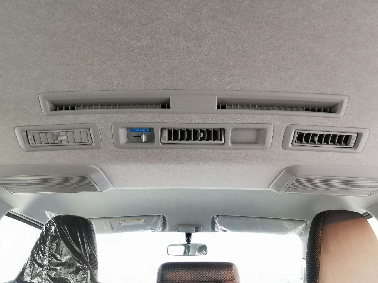 تويوتا هاياس STANDARD ROOF / M/T / 2.5L DIESEL / 15 SEATER / EXPORT ONLY ANGOLA (CODE # HD25ST15)