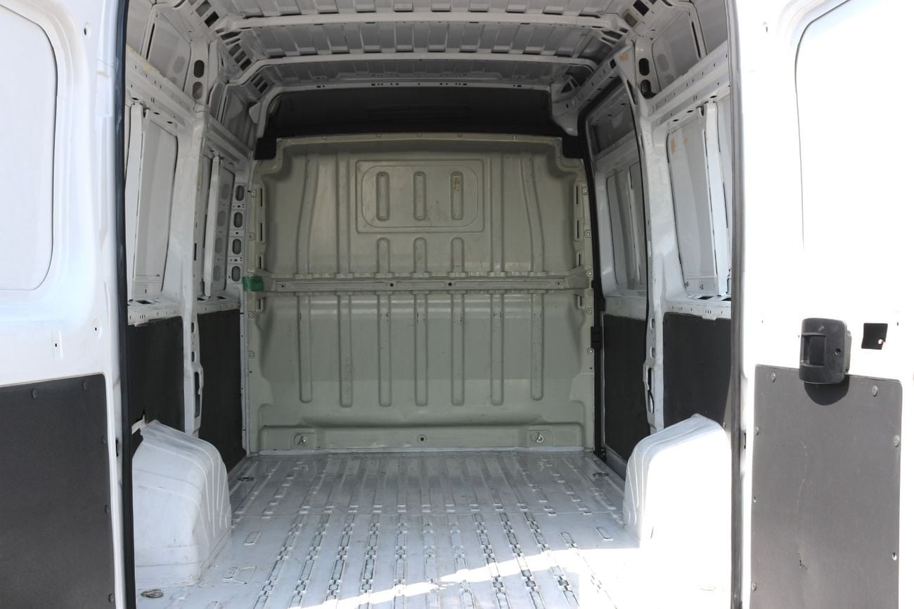 Peugeot Boxer Peugeot Boxer L2H3, model year 2022. GCC specs. Very excellent conditions