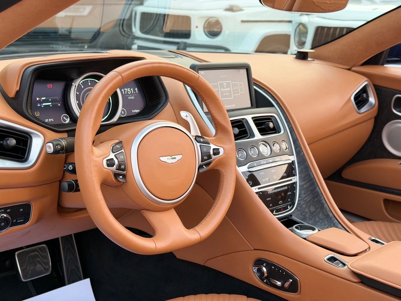 أستون مارتن DB11 Volante 4.0L