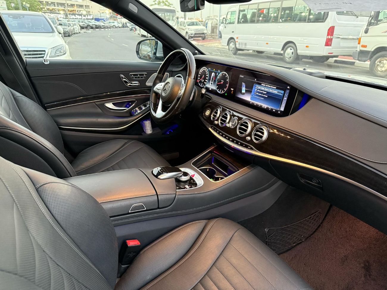 مرسيدس بنز S 560