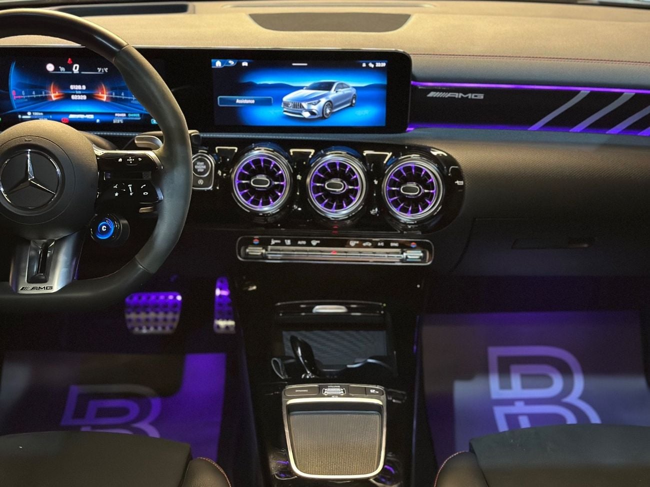 Mercedes-Benz CLA 35 AMG Premium + 2.0L MERCEDES-BENZ CLA 35 AMG | GCC | 2024 | UNDER WARRANTY & CONTRACT SERVICE (GARGASH) -