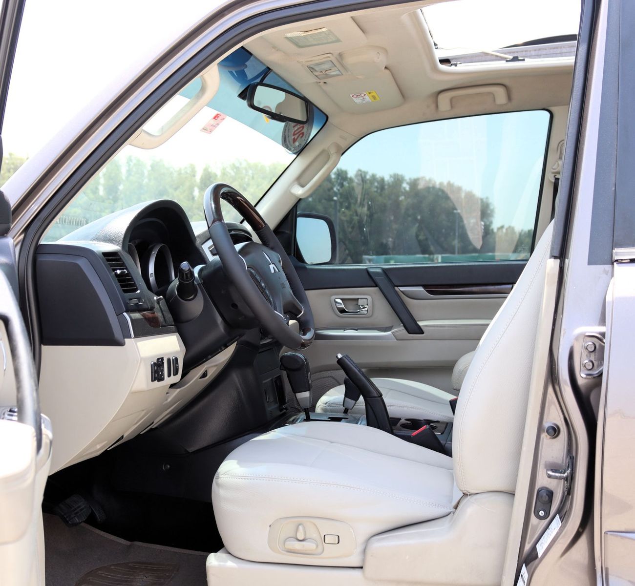 ميتسوبيشي باجيرو GLS Highline 3.5L (186 HP)