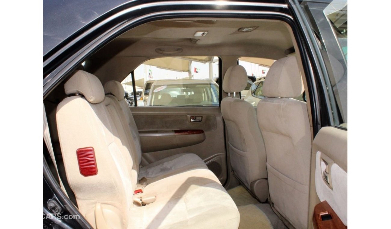 Toyota Fortuner ACCIDENTS FREE - GCC - CAR IS IN PERFECT CONDITION INSIDE OUT