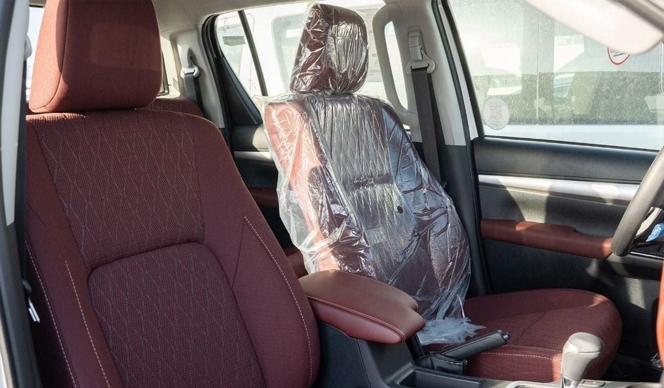 تويوتا هيلوكس 2025 Toyota Hilux 4x4 2.7L petrol AT with cooling seats Full option GCC Specs (Export Price)