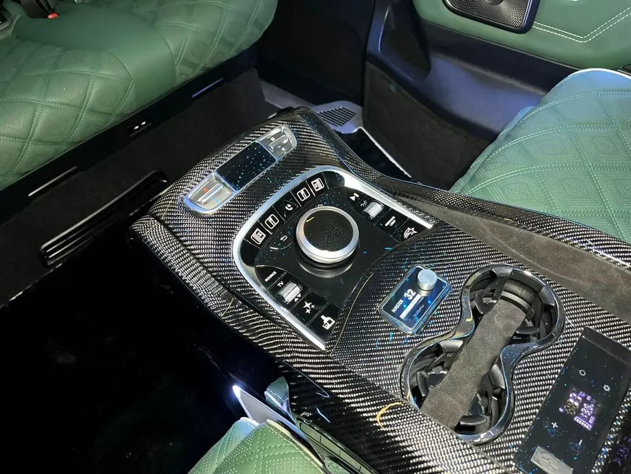 مرسيدس بنز V 300 NEW ARRIVAL 2026 MODEL VIP MERCEDES GCC V300 with ADDITIONAL REAR AC - 2 Years Warranty by VLINE